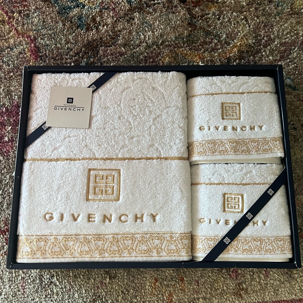 NIB Givenchy Ivory Towel Sey